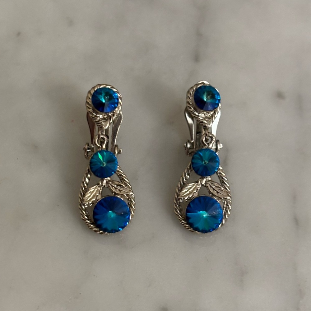 Vtg Shades Of Blue Green Rivoli Rhinestone Abstract Silver Tone Clip Earrings